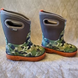 Boys Bogs waterproof snow boots toddler size 8